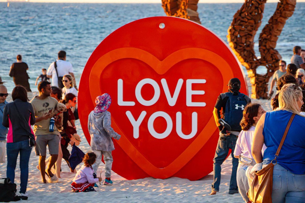 freopics_'s tweet photo. โTo the world you may be one person, but to one person you are the world.โ
Jason Hirst,ย Kiss Me,ย Sculpture by the Sea.
#sculpturebythesea #infreo #canonphotography #sunset #cottesloe #justanotherdayinwa #loveyou #perthisok https://t.co/Os5bVuTVAq