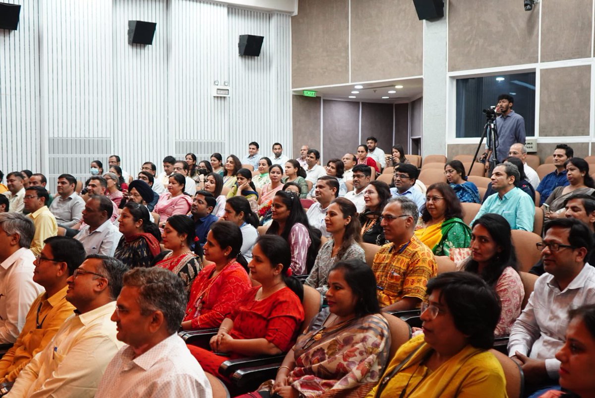 Dir_Education's tweet image. We are proud to congratulate the 334 principals who have been appointed by the UPSC for Delhi government schools. 
This is the largest batch of principal appointments for our schools in the last two decades! 

The education minister congratulated and applauded them.