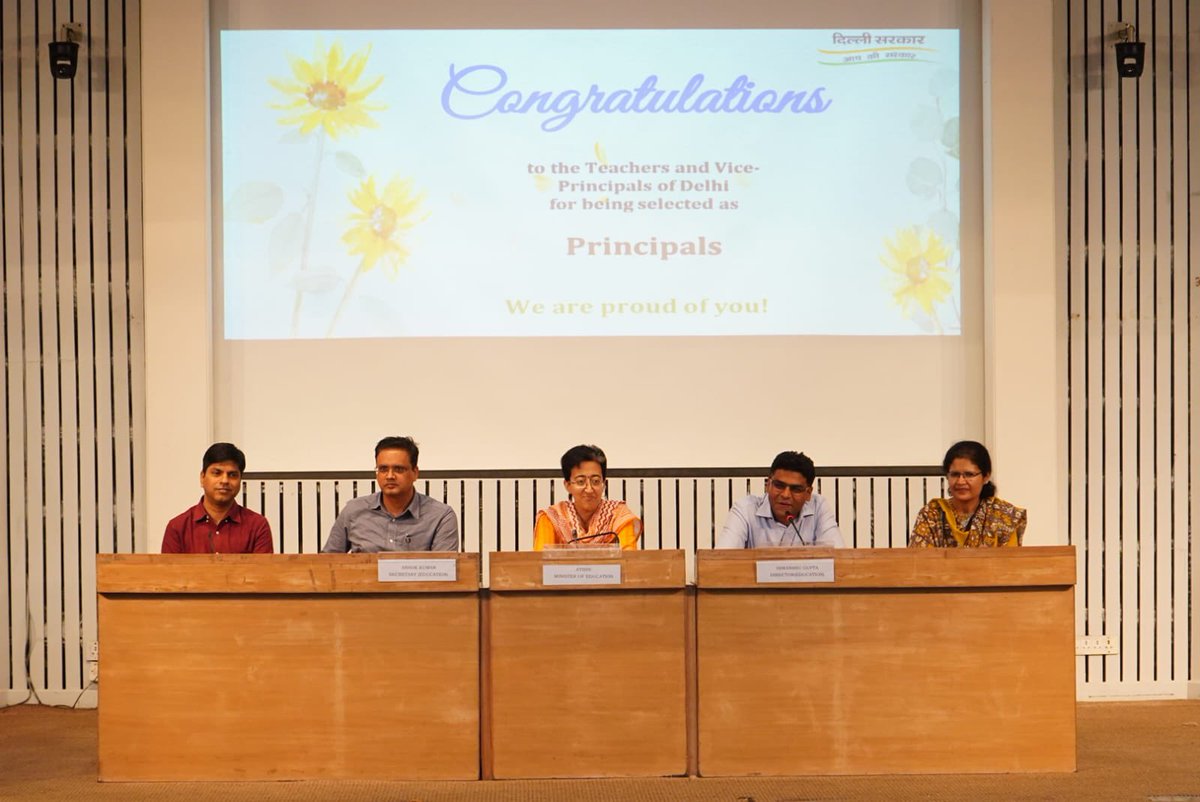 Dir_Education's tweet image. We are proud to congratulate the 334 principals who have been appointed by the UPSC for Delhi government schools. 
This is the largest batch of principal appointments for our schools in the last two decades! 

The education minister congratulated and applauded them.