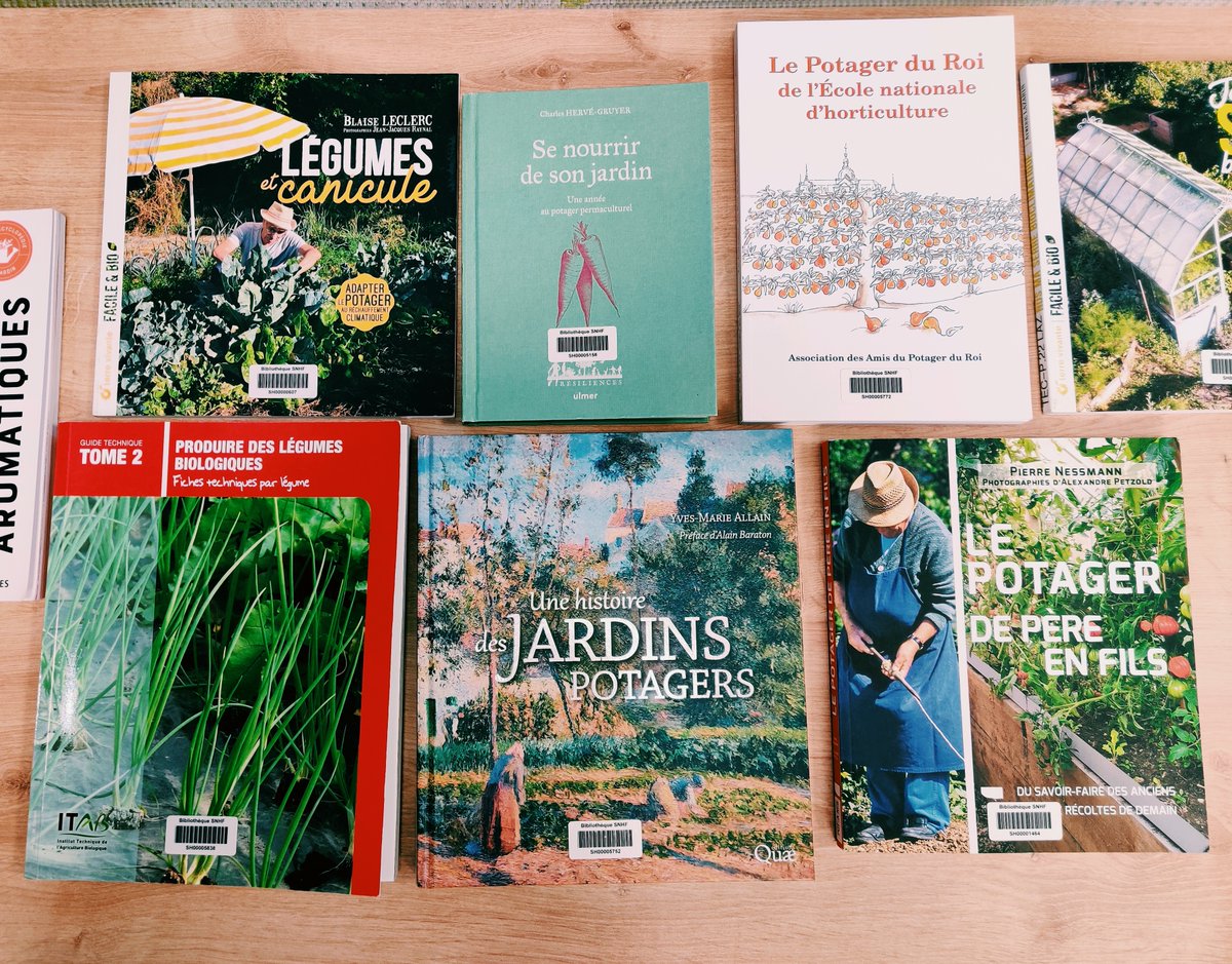 Hortalia_SNHF's tweet photo. NOUVEAUTE #potager
La #bibliothèque @laSNHF s'enrichit régulièrement de nouveaux ouvrages, voici une sélection potager !

Rendez-vous, mardi 28/03, pour le #webinaire gratuit “Le potager hier et aujourd'hui”, organisé par notre conseil scientifique➡️ https://t.co/sw3DKanJVC https://t.co/HzPB3c1yZl