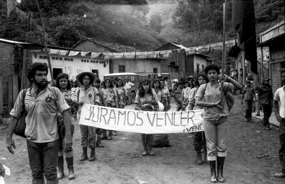 "Juramos vencer" el analfabetismo. Y cumplir con el sueño de Carlos. A enseñarles a Leer.♥️🖤♥️🖤. Solo con FSLN ♥️🖤. Podemos vencer♥️🖤. Viva el 43 aniversario de la gran cruzada nacional de alfabetización 💪💪💪♥️♥️