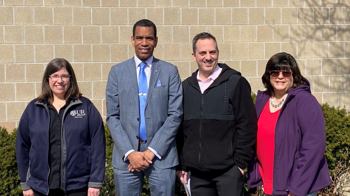 Thank you @CityRochesterNY Mayor @realmalikevans for helping to deliver to #MealsOnWheels participants in #RochesterNY yesterday. Shown with Mayor Evans is volunteer Andy LaManna of @dwaiter, MOW director Margaret Schweizer, and volunteer/logistics manager Julie Cunningham. #ROC