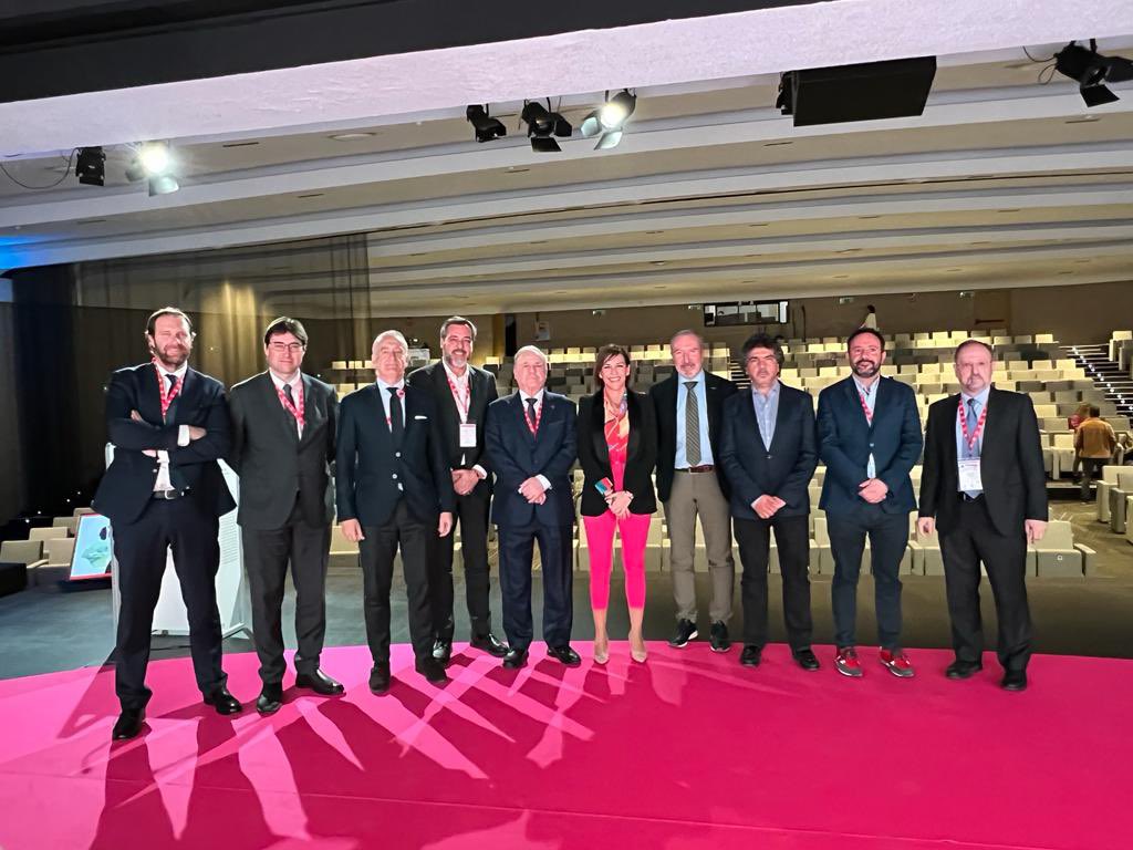 jjpotti's tweet photo. Ha sido un placer colaborar en #32SemanaDeLaCarretera y preceder a un debate de representantes de fuerzas políticas 

#Auctoristas y #Potestas en esta foto https://t.co/iN7ytitX0u