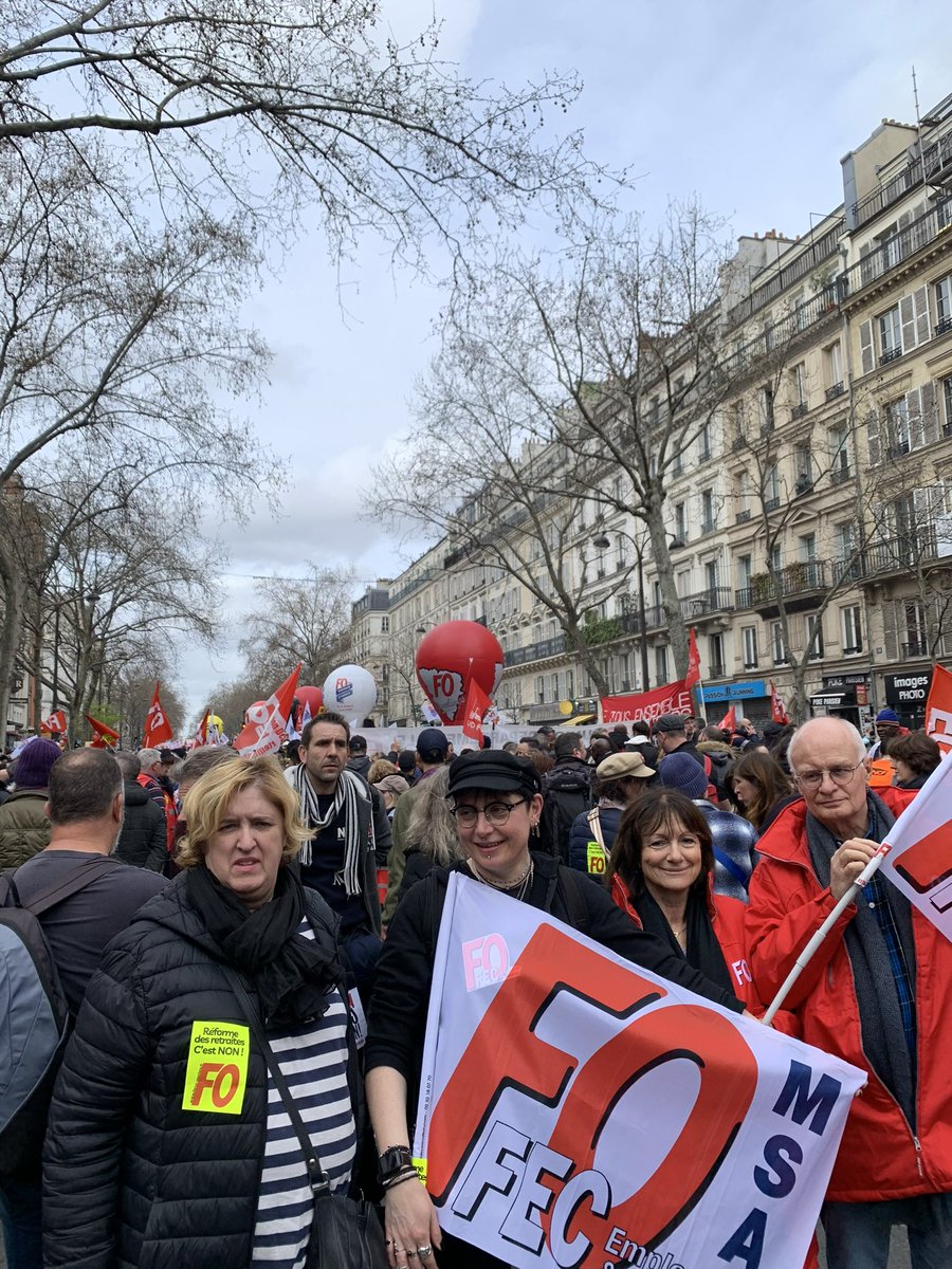 On lâche rien Jusqu’au retrait !
Les militants de la #fecfo dans le cortège parisien pour revendiquer le retrait d’une injuste et inutile réforme des retraites !
Il est temps d’entendre Mr Macron et de retirer votre réforme
Vous êtes une poignée nous sommes des millions !