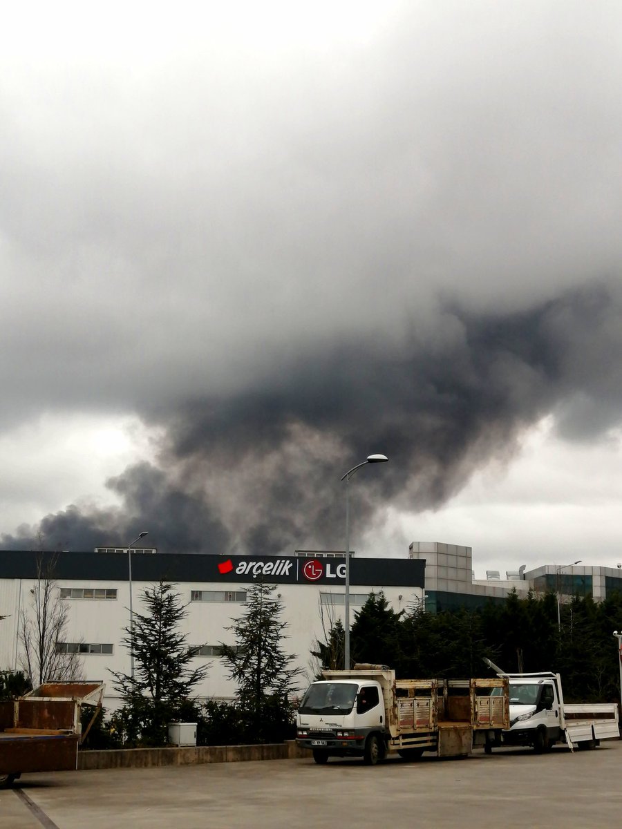 eagle_019's tweet image. Allah yardımcısı olsun mubarek günde, yanıyor yine bir fabrika
#gosb