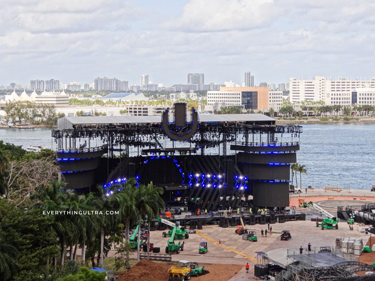 HouseMag's tweet photo. Alerta spoiler 🚨 Nesta sexta-feira começa o @ultra Miami, com apresentações exclusivas e garantia de muitas tracks inéditas. O que vocês estão achando da estrutura?!
#ultramiami #ultra #housemag https://t.co/Ft4FUronu5