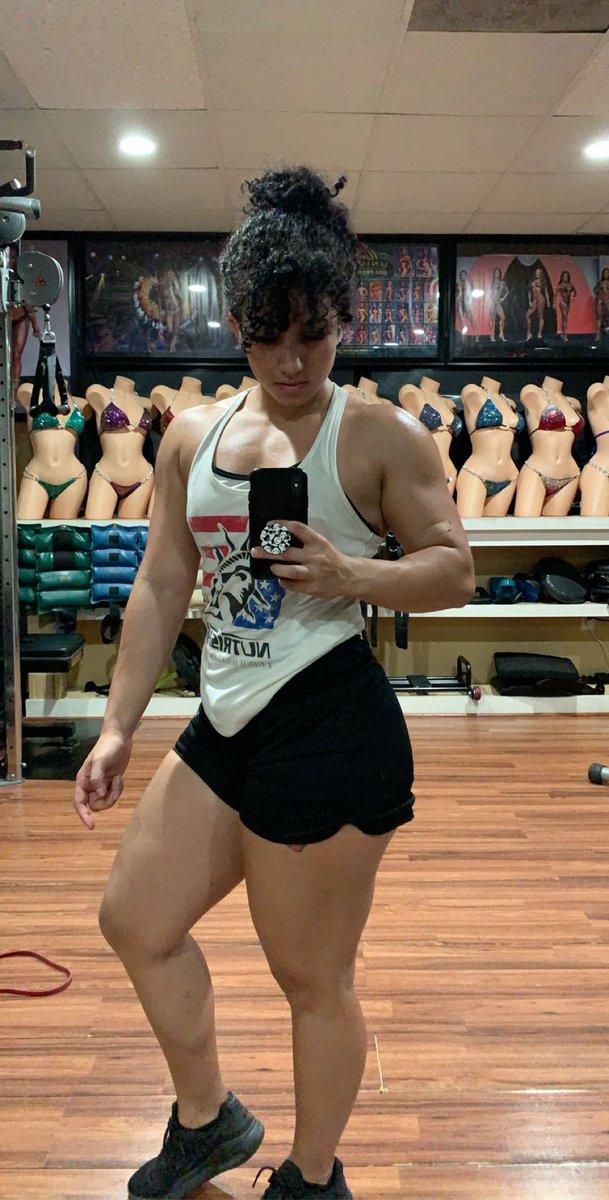 Female Muscle Fan on Twitter: "RT @leonaliftsheavy: LOL who is thisssss