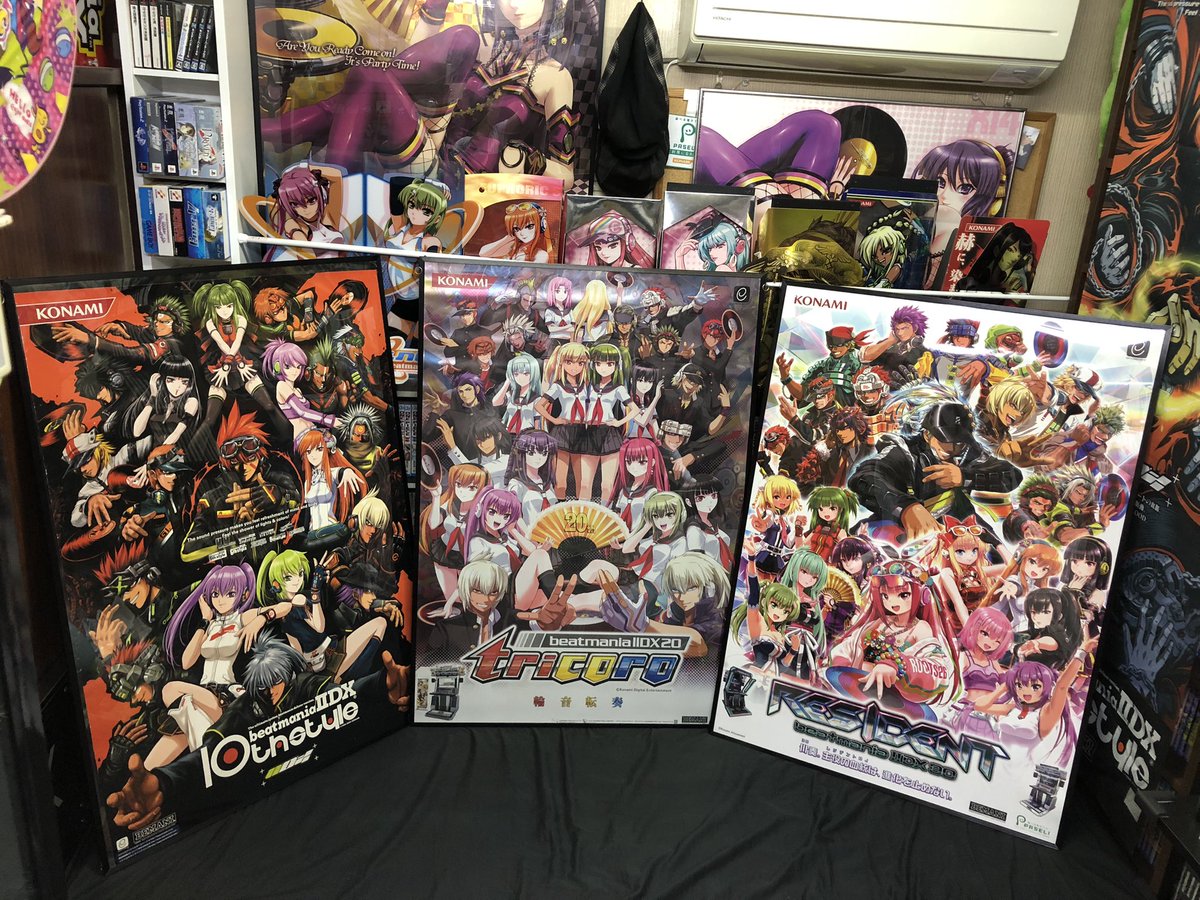 やっとサントラの箱を開封したので歴代の集合バージョンのポスター 