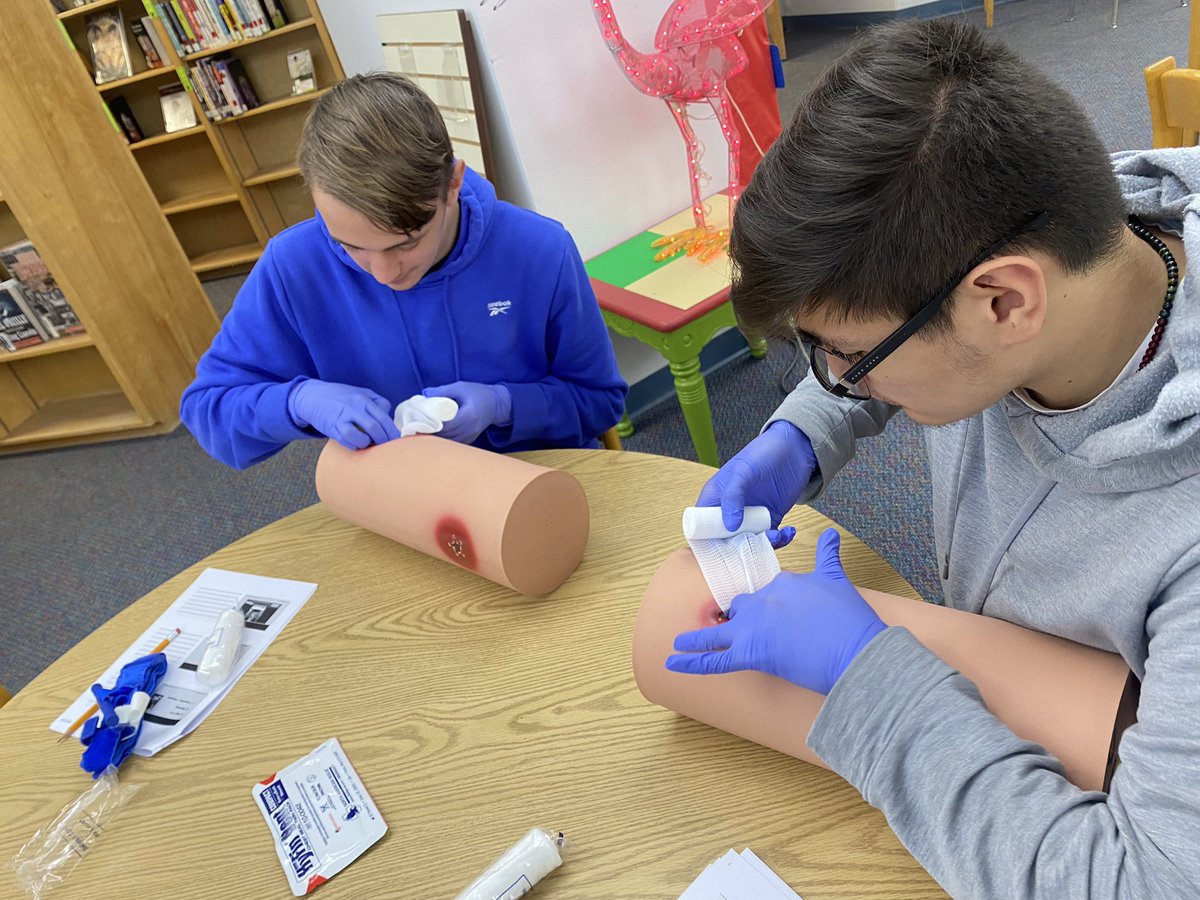 MvhsEnforcement's tweet photo. Our Law Enforcement Seniors Are Always Up For The Challenge. Ready To Graduate Up And Save Your Life by Stopping The Bleed. Special Thanks to @BorderRAC For Coming Out To Teach Our Kids. #MVHSLawEnforcement #Stopthebleed #Readyforanything #graduation #46daystogo https://t.co/ZIGVFWMl3P
