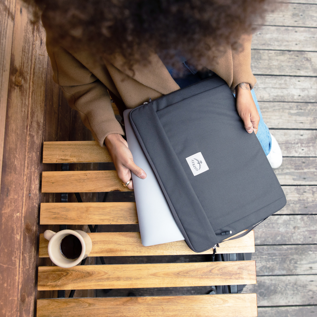 DesignLikeWhoa's tweet photo. The @ospreypacks Arcane laptop sleeve offers streamlined and fully padded protection constructed from durable recycled polyester. In an effort to reduce waste, Osprey will repair any damage or defect free of charge at any time. https://t.co/NNkVAu0raN