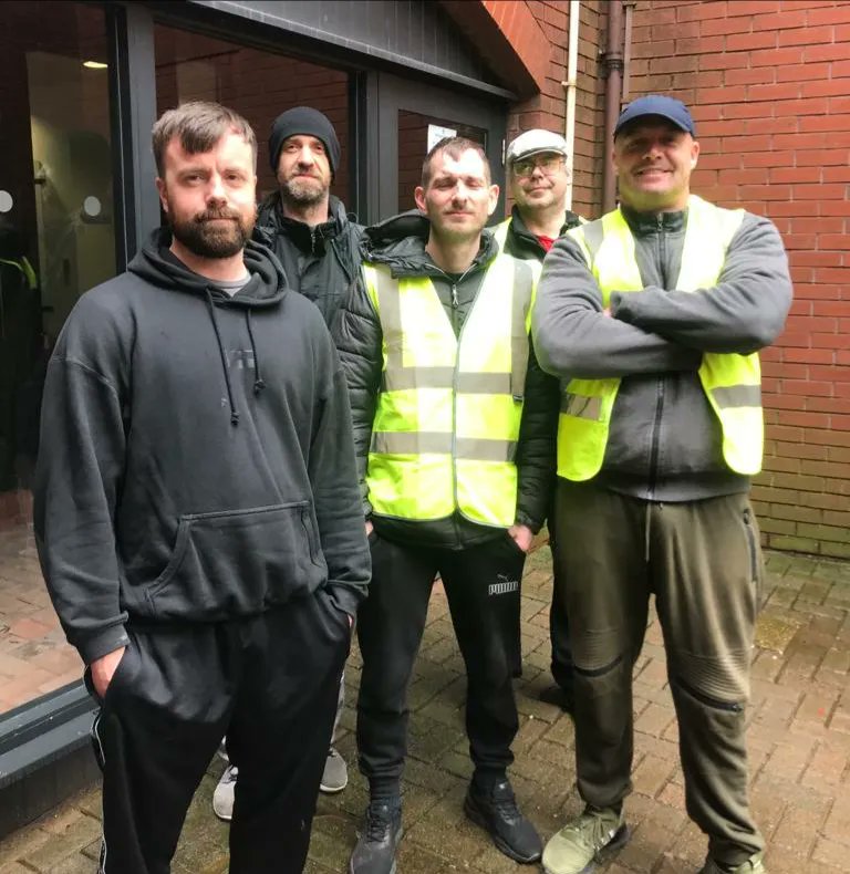 An excellent turn out this week for our Roots Community clean up 🧼 11 attendees including 3 brand new to the litter collecting game. The clean up is proving to be a decent engagement tool by stimulating questions from members of the public and the occasional stranger joining us