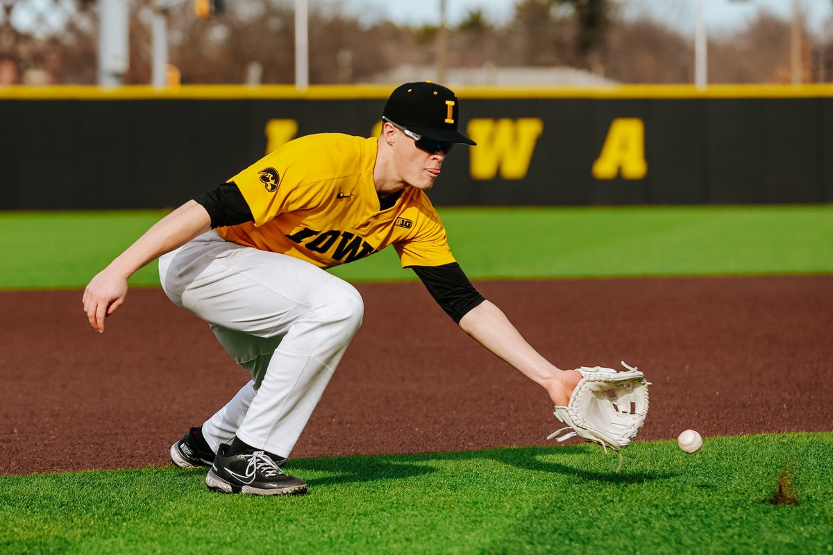Happy Birthday, <a href="/ben_swails/">Ben Swails</a>!🎊

#Hawkeyes