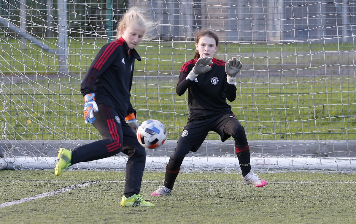 MU_Foundation's tweet image. 🫵  Female goalkeepers, we want you! 🚨

If you play for a club in the UK and are aged 9-16, we’re offering a workshop @EcclesSFCollege to gain high-quality goalkeeper training ⚽

Find out more and register your interest 👇 

🔗 bit.ly/girlsgoalkeepe…