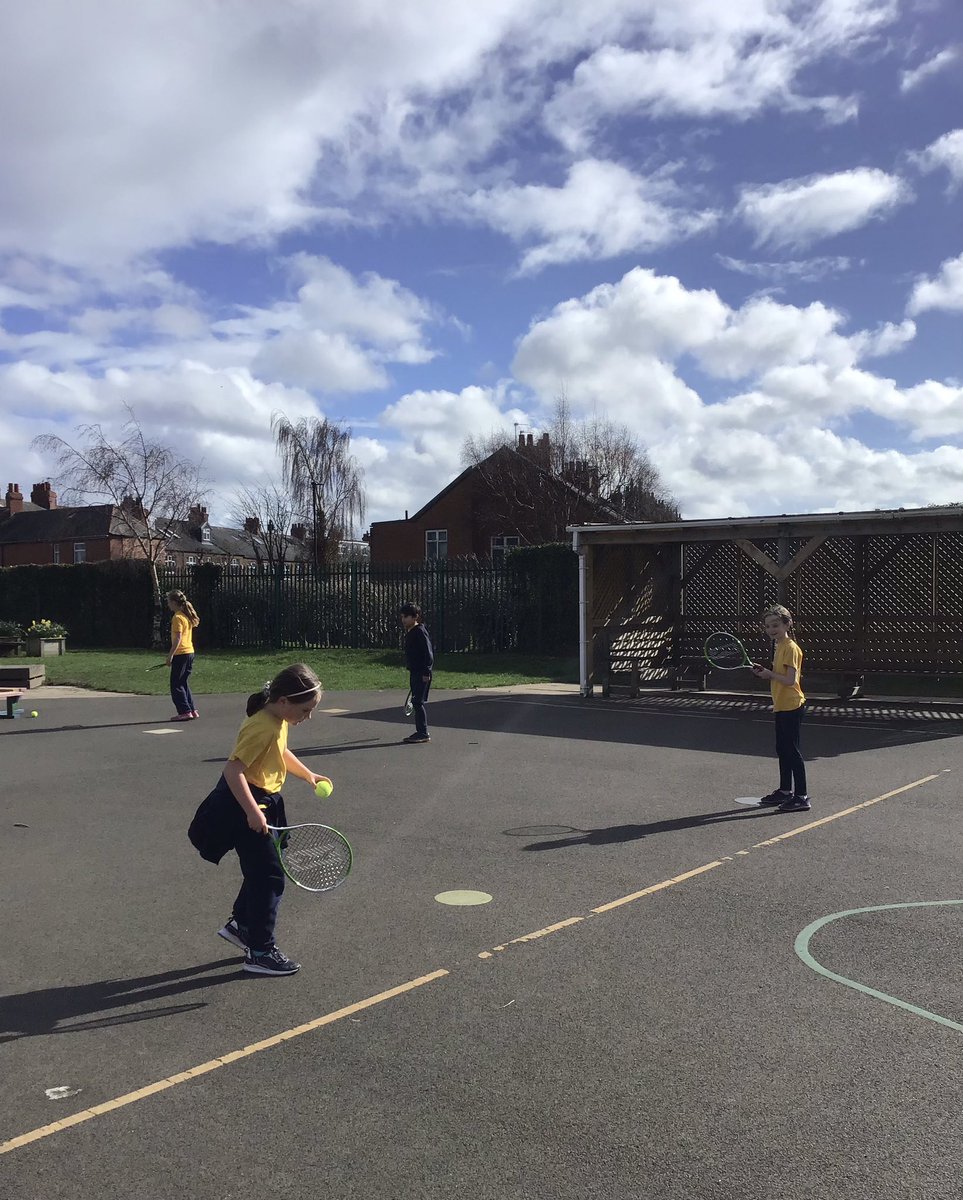 RuncieOf's tweet photo. Year 4 are enjoying a lovely tennis lesson in the sunshine βοΈ #ARFSPE https://t.co/jqORxkzBu0