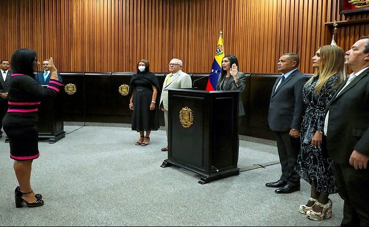 Juramentada Katherine Haringhton como presidenta del Circuito Judicial Penal del área Metropolitana de Caracas
bit.ly/3FJMKKy