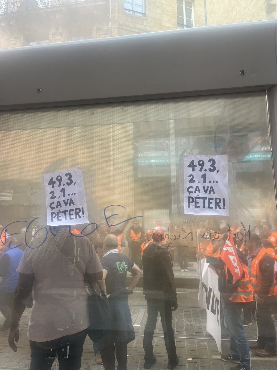 eloitp33's tweet photo. 110.000 manifestants à Bordeaux, score historique ! Pour répondre à la colère sociale une réponse simple : retrait de la #ReformedesRetraites https://t.co/2ySBOZcUzQ