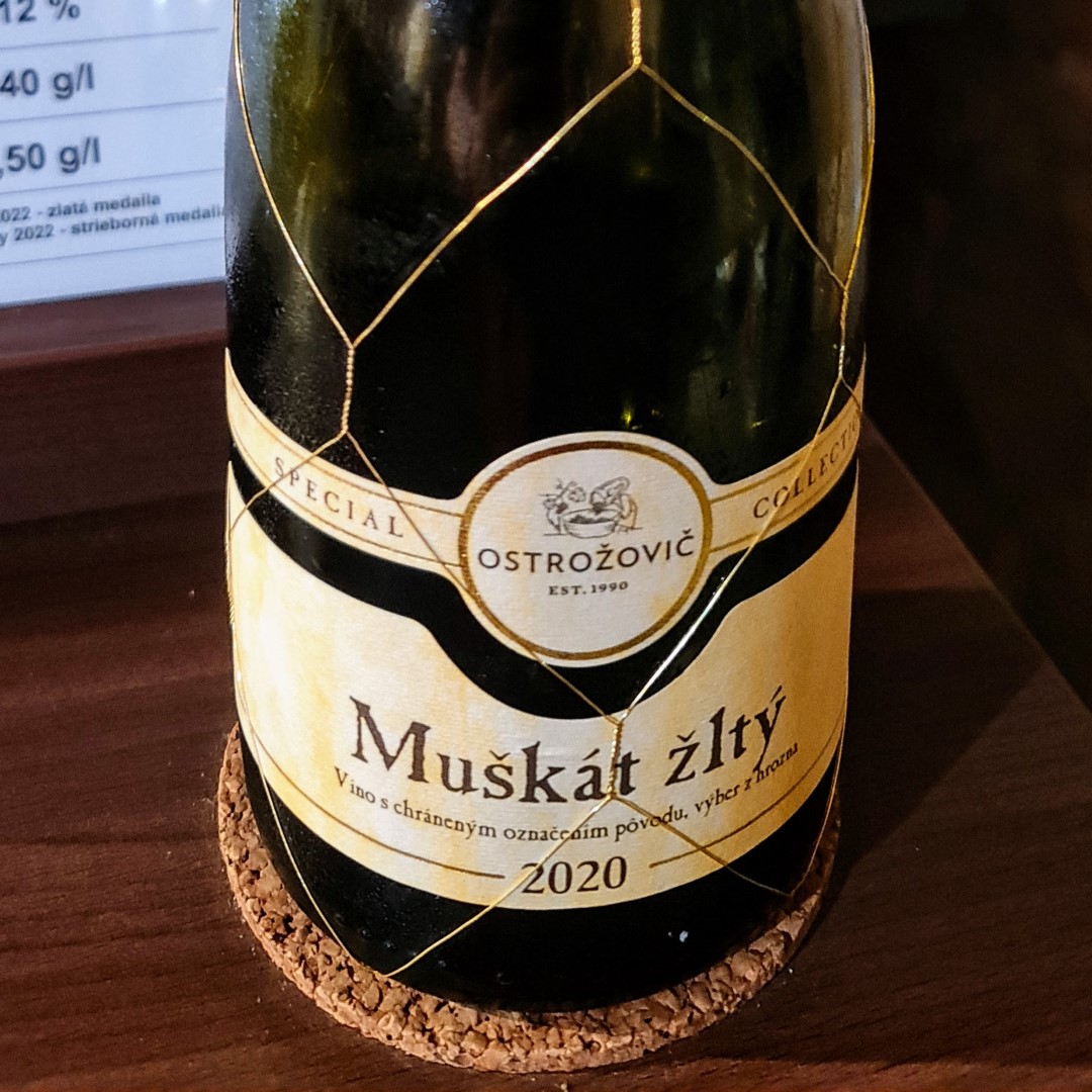 I scribbled some wordy words about a semi-sweet Slovak wine that I'm somewhat smug about. #Ostrožovič #MuškátŽltý #ostrozovic #muskatzlty #yellowmuscat #slovakia keen.wine/ostrozovic-mus…