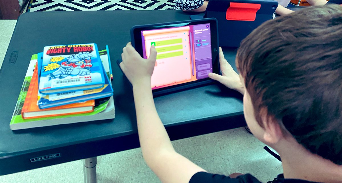 Dodsons_Kiddos's tweet photo. Working together in Dreamscape to defeat the monster by getting questions correctly! #havingfunwhilelearning @BESBartlett https://t.co/kTPpxIdJjw