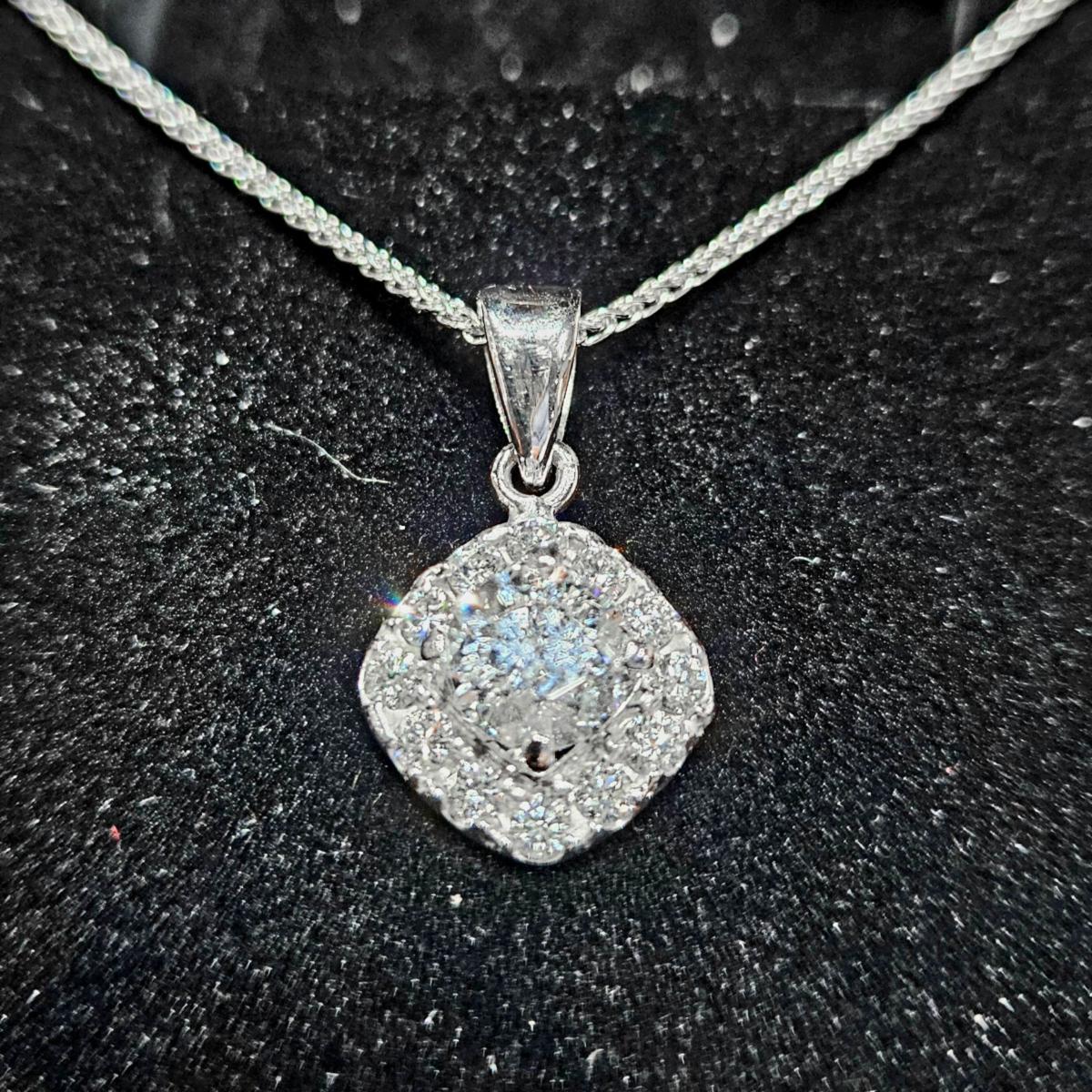 VanAdamsJeweler's tweet photo. 💫 TODAYS PICK-UP 💫

Our colleague, Craig, had his wife’s wedding ring made into a necklace. Check out this 14k white gold diamond halo pendant off-set on a 14k wheat chain. It turned out great! 💎

What do you think? 🤩

Assisted by: Our jeweler, Andrea https://t.co/FnZmzfP42v
