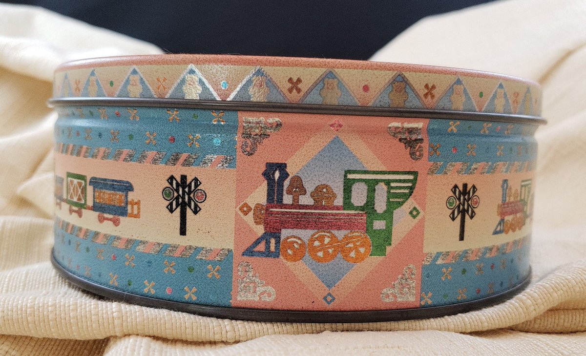 atticesoterica's tweet photo. Vintage Unsigned Round Metal Storage Tin with Lid, Teddy Bear in Overalls Playing with a Toy Train and Toys, Teddy Bear, Triangle Border https://t.co/cCVbtYjcVe #Vintage #BestOffer #AtticEsoterica #Collectibles #Curios #Antiques #Etsy #StorageTin https://t.co/xYgVSam6m8
