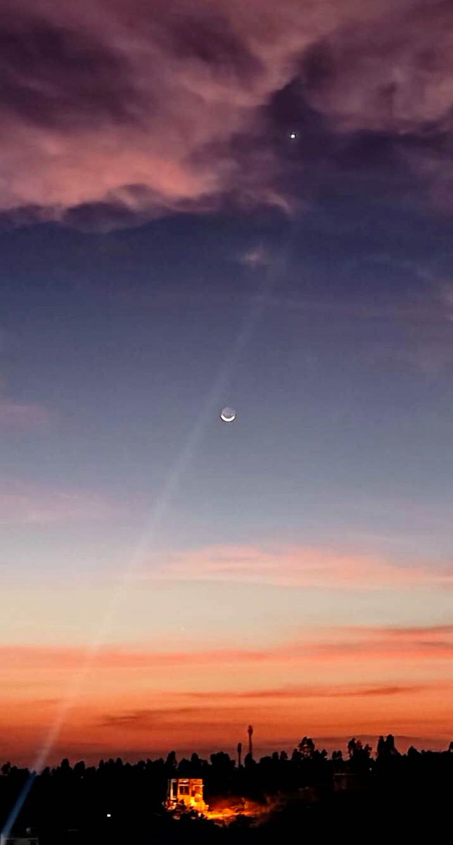 prashantadur's tweet photo. The #Firstmoon captured from my house #prakruti above my #pratithistudioguesthouse
#eidkachand https://t.co/0k8qorUJwY