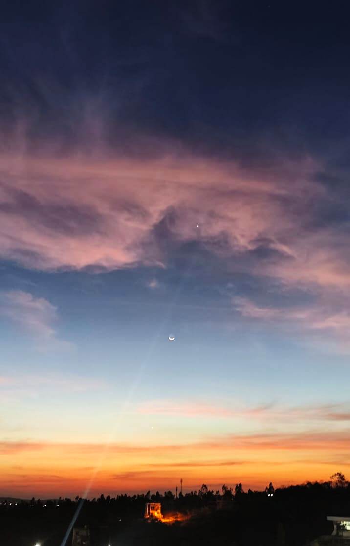 prashantadur's tweet photo. The #Firstmoon captured from my house #prakruti above my #pratithistudioguesthouse
#eidkachand https://t.co/0k8qorUJwY