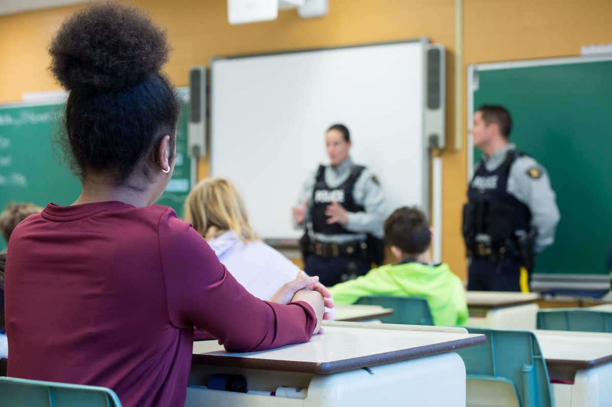 #CanadianTeachers! #DYK you can work directly with the #RCMP to help your students make better choices? Find out more about how to partner with the RCMP’s Centre for Youth Crime in the #RCMPGazette: rcmp-grc.ca/101035