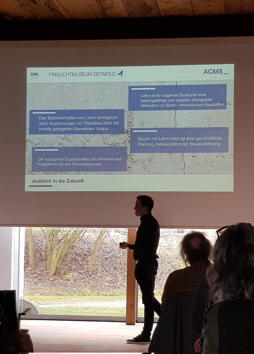 natureplus_eV's tweet photo. Bauen mit Lehm heißt, planen mit der Wassereinwirkung in allen seinen Aggregat-Zuständen: gasförmig, flüssig, gefroren. #SimonWaigand von @ACMS Architekten GmbH zeigt 4 Lessons Learned aus der Bauplanung mit Stampflehm für das LWL #Freilichtmuseum @FFFDetmold https://t.co/SlhR1bzXl5