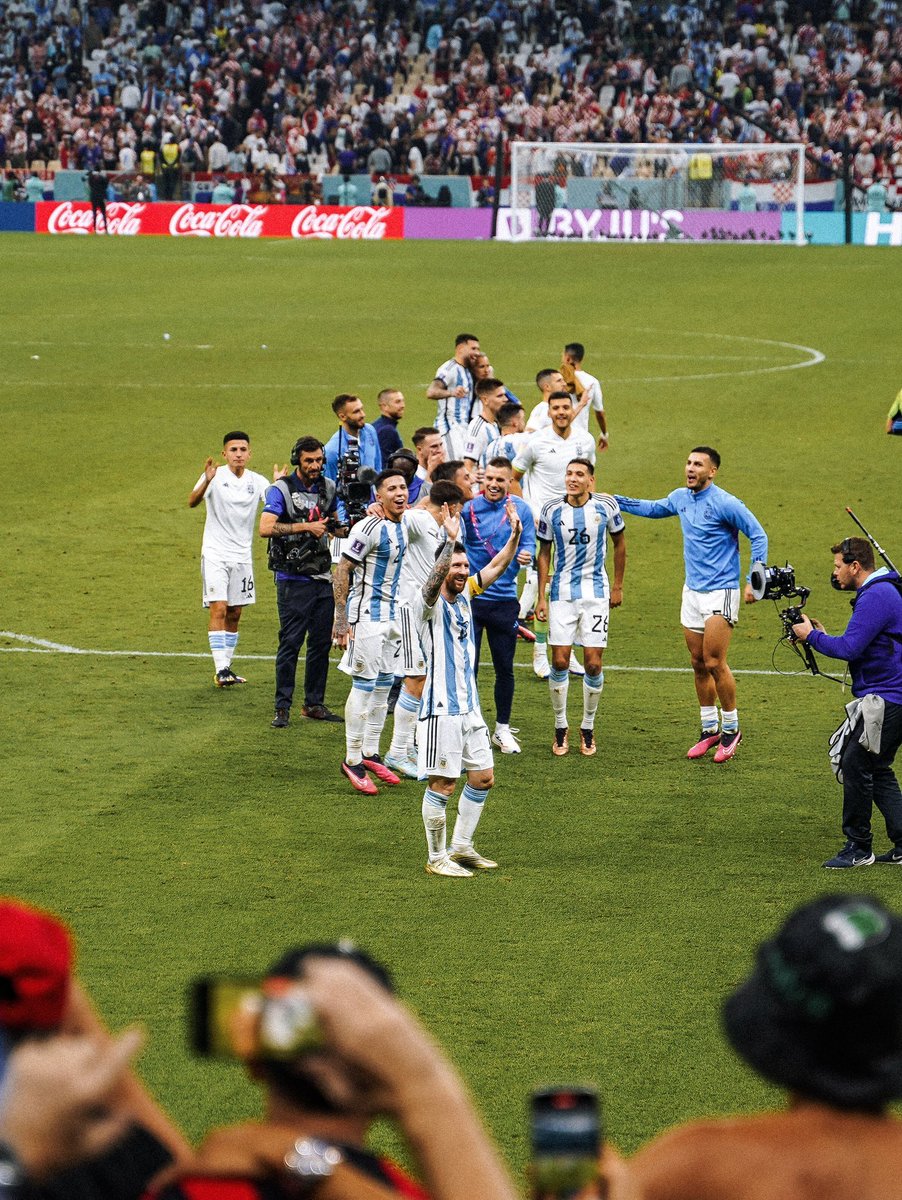 Nunca van a entender lo que significa Lionel para mí. Después de aguantar tantas críticas sin sentido hacia el 10, hoy soy la personas más feliz del mundo. Ver disfrutar a Messi con nuestro país es el mejor mimo al alma que uno puede llegar a tener. Y me llena de orgullo vivirlo.