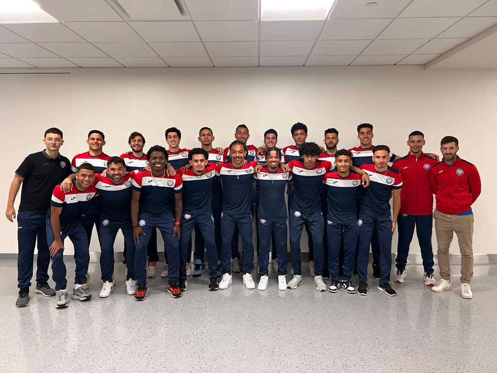 FutbolBoricua's tweet photo. Hoy a las 3:00 PM el @HuracanAzulPR se lanza al terreno de juego ante BVI por la última fecha de la @CNationsLeague. Puerto Rico ya clasificó a la preliminar de la Copa de Oro. ¡Sintoniza con nosotros el partido en nuestro #WatchPartyFBNET en https://t.co/rZiRFqWN8k! https://t.co/KHDN4ktzm3