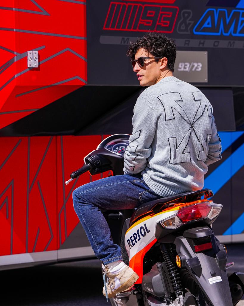 marcmarquez93's tweet photo. 🫡 Hello #PortugueseGP !! Thursday morning ✅

#MM93 https://t.co/x1uyk5C169