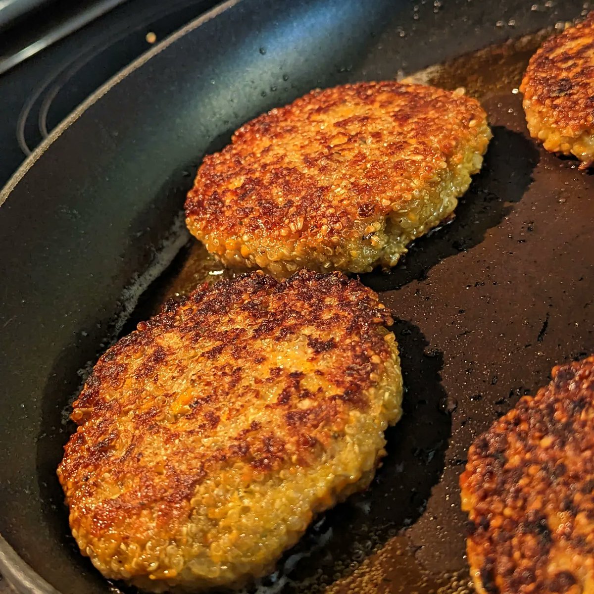 tinyocean_rving's tweet photo. The filled Zucchini were AMAZING, the bread was GREAT, and the Quinoa patties were DELICIOUS!
Let us know if you want the recipes. 🤤
#NotRVTrip32 #Florida #NorthEast #Food #Cooking #Healthy #Quinoa #Bread #Patty #HealthyBurger #Zucchini #TinyOcean #Nature #Outdoors #Family https://t.co/jqhUnPhj0t