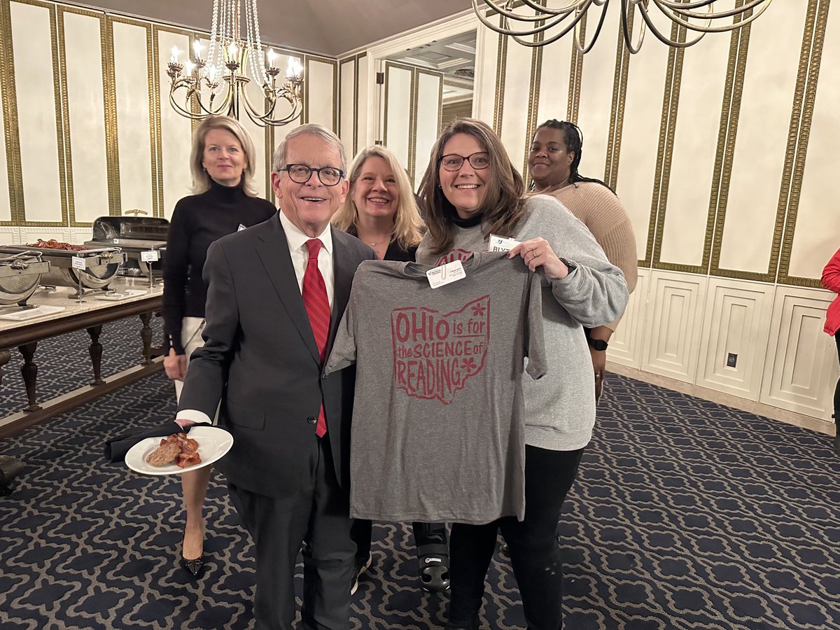 Ohio Governor Mike DeWine accepting his ‘Ohio is for Science of Reading’ t-shirt!  ⁦<a href="/Parents4RJ/">Parents for Reading Justice</a>⁩ ⁦<a href="/uakid20/">UA-KID</a>⁩ ⁦<a href="/UA_Schools/">UA Schools</a>⁩ ⁦<a href="/IDACentralOhio/">International Dyslexia Association | Central Ohio</a>⁩ ⁦<a href="/GovMikeDeWine/">Governor Mike DeWine</a>⁩ ⁦<a href="/OhioExcels/">Ohio Excels</a>⁩