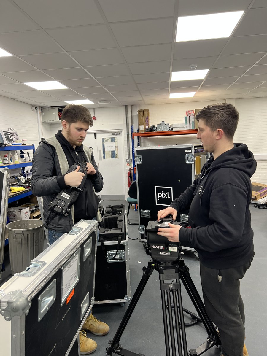 CoiLLearning's tweet photo. Meanwhile at Pixl... FlexForce Technician Josh Waldram learns how to QC video equipment with the help of Daire, a fellow technician. We are so proud of our FlexForce students across the pond!

#LeadTeachLearn #BeyondTheClassroom #Pixl #FlexForce #Video #AV #Tech https://t.co/b1TRb2XKjy