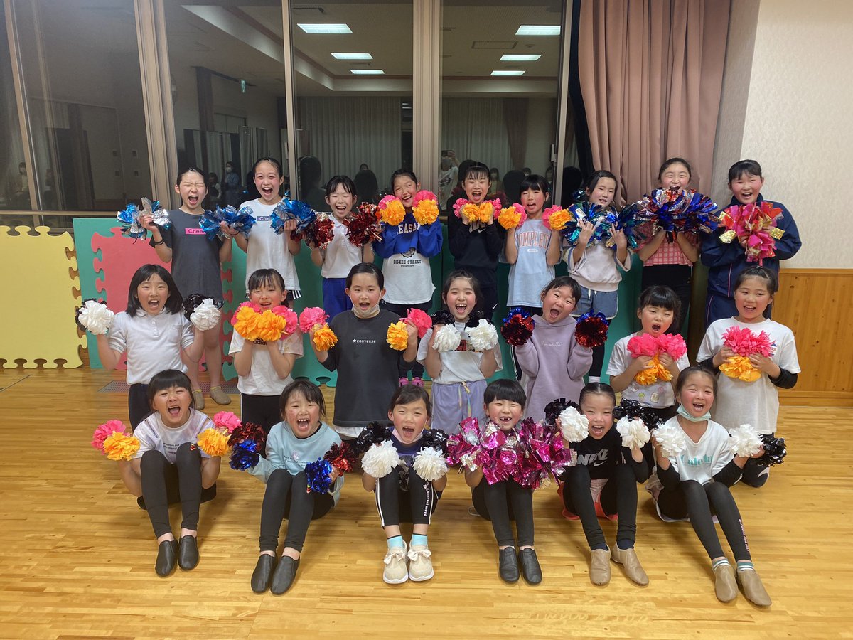 seridancer's tweet photo. STARTEENS丸亀校の今年度レッスンが終わりました!
お休みの子もいたけど、みんなニコニコ笑顔でした☺️
また4月からも頑張っていこうね!
みんなの笑顔が先生の幸せ✨
#STARTEENS #キッズチア https://t.co/TgYYVIXtf5