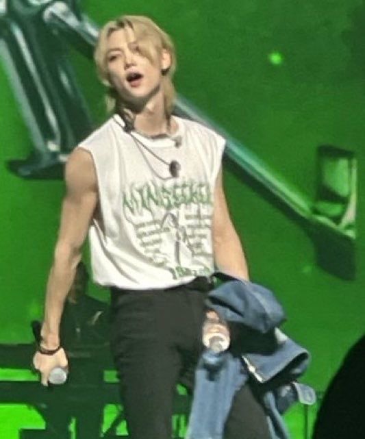 i love that he can be as masculine and as feminine as he wants and recently his masculinity is 📈📈📈📈📈📈