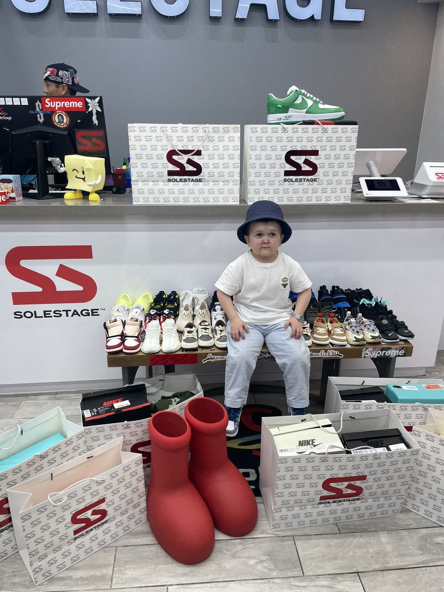 nicekicks's tweet photo. We took Hasbulla shopping for sneakers at @SoleStage and he spent $30,000! 😳

FULL VIDEO: https://t.co/74gvPnI3bx https://t.co/8iMQdkHTCg