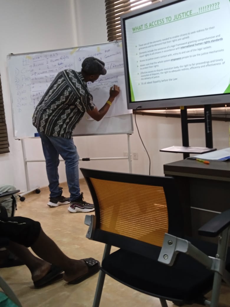 #TBT2022 Cross-cultural learning in Africa is key- Our project officer and <a href="/YouthRISE/">Youth RISE</a> International Working group member <a href="/m_arnami/">🄼🄹🄴🅂🄷🄸 🇰🇪</a> facilitated a workshop on Access to Justice for people who use drugs in Nigeria. 
Community leadership is the secret ingredient
<a href="/YouthRISE_NG/">YouthRISE Nigeria</a> <a href="/INPUD/">International Network of People who Use Drugs</a>