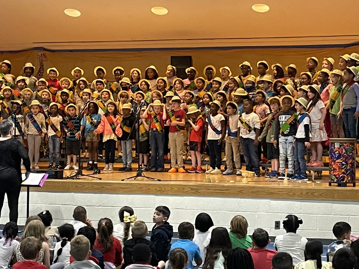 DurantRoadES's tweet photo. Our 2nd graders singing their hearts out in their dress rehearsal for tonight’s musical, On Safari! @NorthernAreaWC @DurantEagles https://t.co/DWyAe3ebU1