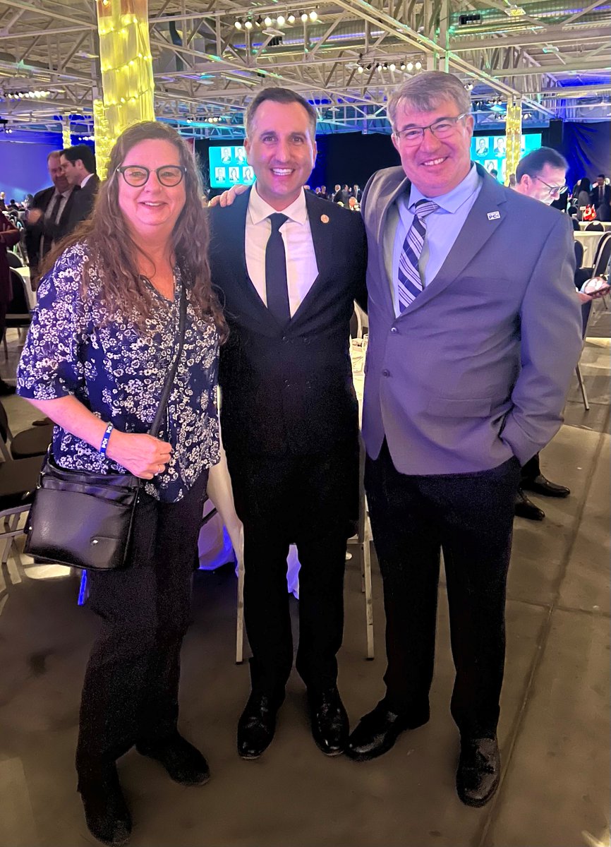 TrevorJonesCKL's tweet image. Recently met with @UWindsor @VincentGeorgie and alumni to support the vision and the school where I got my start! #UWinProud #Lancers