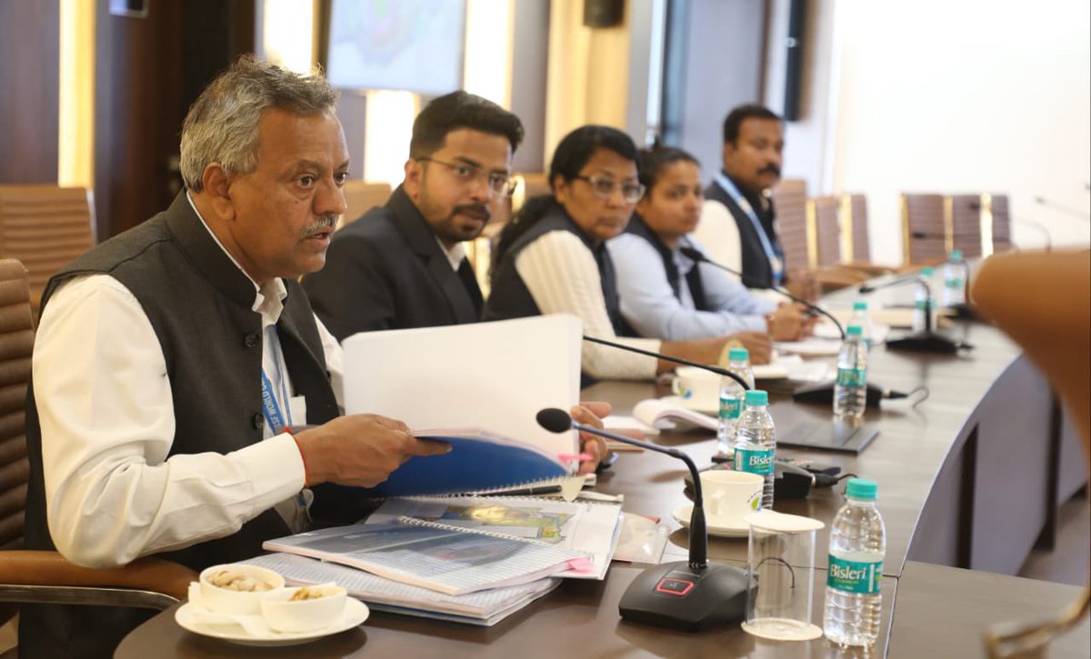 yashodhararaje's tweet photo. भोपाल के नाथूबरखेड़ा में बन रहे अंतरराष्ट्रीय स्तर के स्पोर्ट कॉम्प्लेक्स की निर्माण गतिविधियों के संबंध में अधिकारियों के साथ समीक्षा की।

100 एकड़ में बन रहे कॉम्प्लेक्स में हॉकी, फुटबॉल, एथलेटिक्स और इंडोर स्टेडियम समेत विभिन्न खेल सुविधाएं उपलब्ध होंगी।
@ChouhanShivraj https://t.co/fgNcFjWPIZ