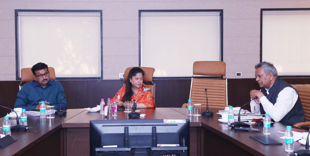 yashodhararaje's tweet photo. भोपाल के नाथूबरखेड़ा में बन रहे अंतरराष्ट्रीय स्तर के स्पोर्ट कॉम्प्लेक्स की निर्माण गतिविधियों के संबंध में अधिकारियों के साथ समीक्षा की।

100 एकड़ में बन रहे कॉम्प्लेक्स में हॉकी, फुटबॉल, एथलेटिक्स और इंडोर स्टेडियम समेत विभिन्न खेल सुविधाएं उपलब्ध होंगी।
@ChouhanShivraj https://t.co/fgNcFjWPIZ