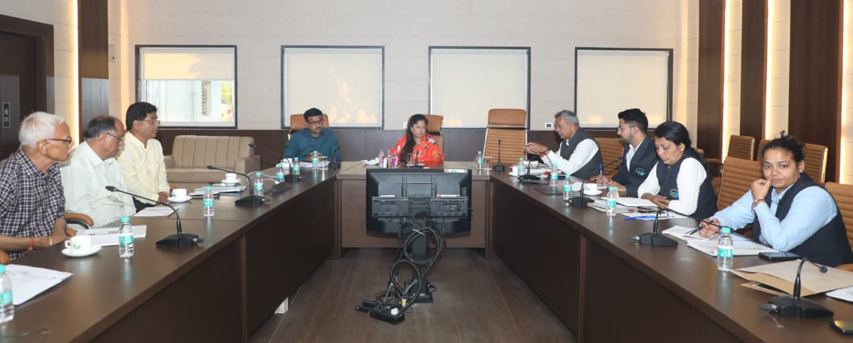 yashodhararaje's tweet photo. भोपाल के नाथूबरखेड़ा में बन रहे अंतरराष्ट्रीय स्तर के स्पोर्ट कॉम्प्लेक्स की निर्माण गतिविधियों के संबंध में अधिकारियों के साथ समीक्षा की।

100 एकड़ में बन रहे कॉम्प्लेक्स में हॉकी, फुटबॉल, एथलेटिक्स और इंडोर स्टेडियम समेत विभिन्न खेल सुविधाएं उपलब्ध होंगी।
@ChouhanShivraj https://t.co/fgNcFjWPIZ
