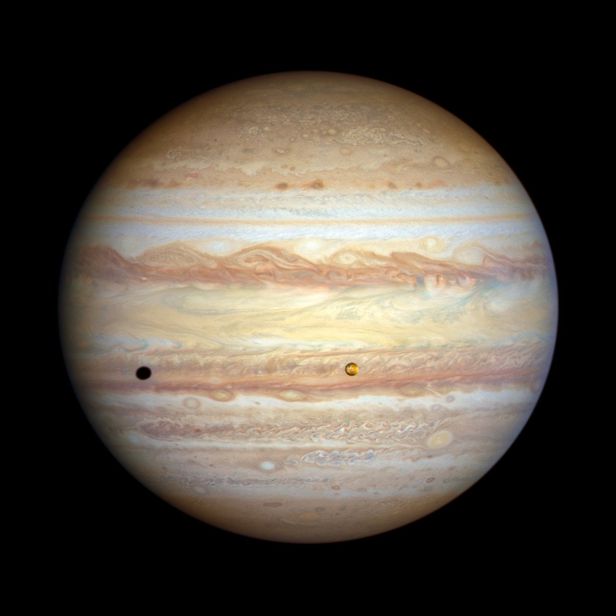 NASAHubble's tweet image. We’ve got an outer planet weather report!

Hubble regularly checks in on the outer planets in our solar system to monitor changes in seasons and atmospheres. New images of Jupiter and Uranus show storms, cloudy bands, and more: go.nasa.gov/3ly4yBD