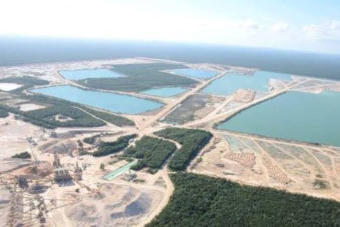 Cómo QUINTANAROENSE invito a los del panel que deciden el tema de CALICA, a que visiten Playa del Carmen. 
CALICA ha devastado por décadas como nadie en Playa Del Carmen. 
Ahí donde dinamitaban era pura salva, no había agua visible, la que ven es porque llegaron al manto