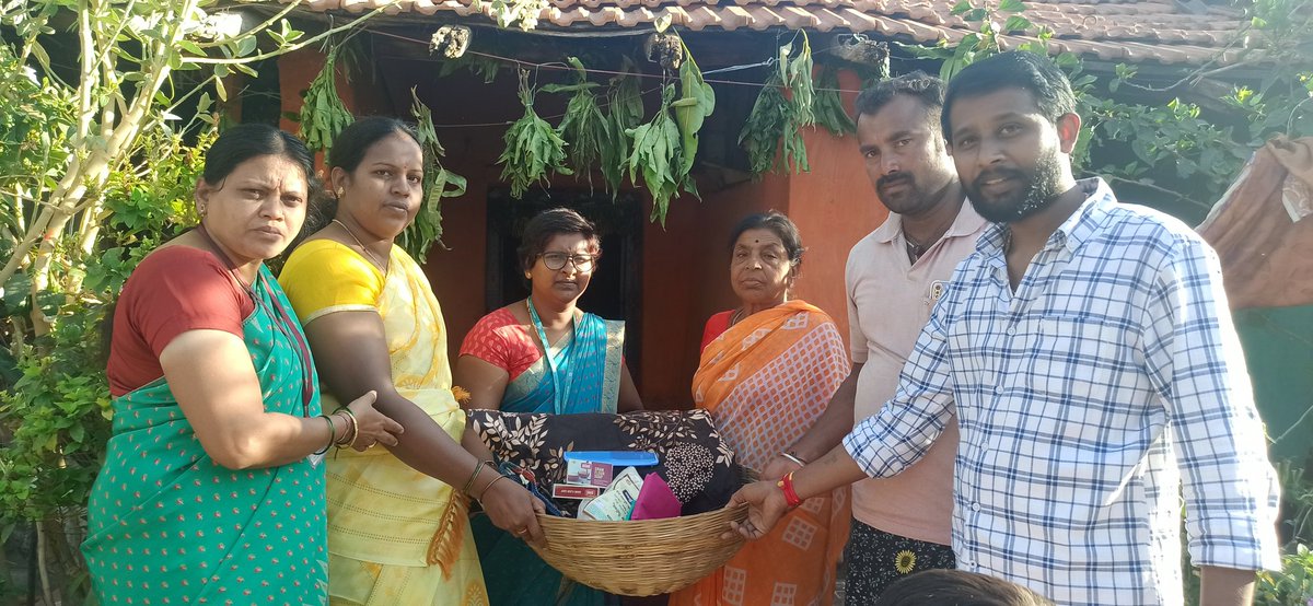 Ram_Shivappa's tweet photo. ಧರ್ಮಸ್ಥಳ ಗ್ರಾಮೀಣಾಭಿವೃದ್ಧಿ ಸಂಸ್ಥೆಯಿಂದ ಯುಗಾದಿ ಹಬ್ಬದ ಪ್ರಯುಕ್ತ " ವಾತ್ಸಲ್ಯ" ಕಿಟ್ ನ್ನು ಪಲಾನುಭವಿಗಳಿಗೆ ನೀಡಲಾಯಿತು.... #skdrp #vatsalya https://t.co/8GwRXrjkCP