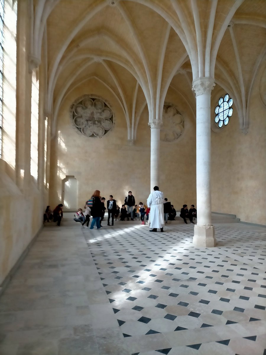 SoissonsCite's tweet photo. L'un des nombreux ateliers patrimoines proposés aux élèves de la Cité éducative 
Visite de l'abbaye de Saint Jean des Vignes
Soissons ville d'art et d'histoire https://t.co/7BeRf3z5OB