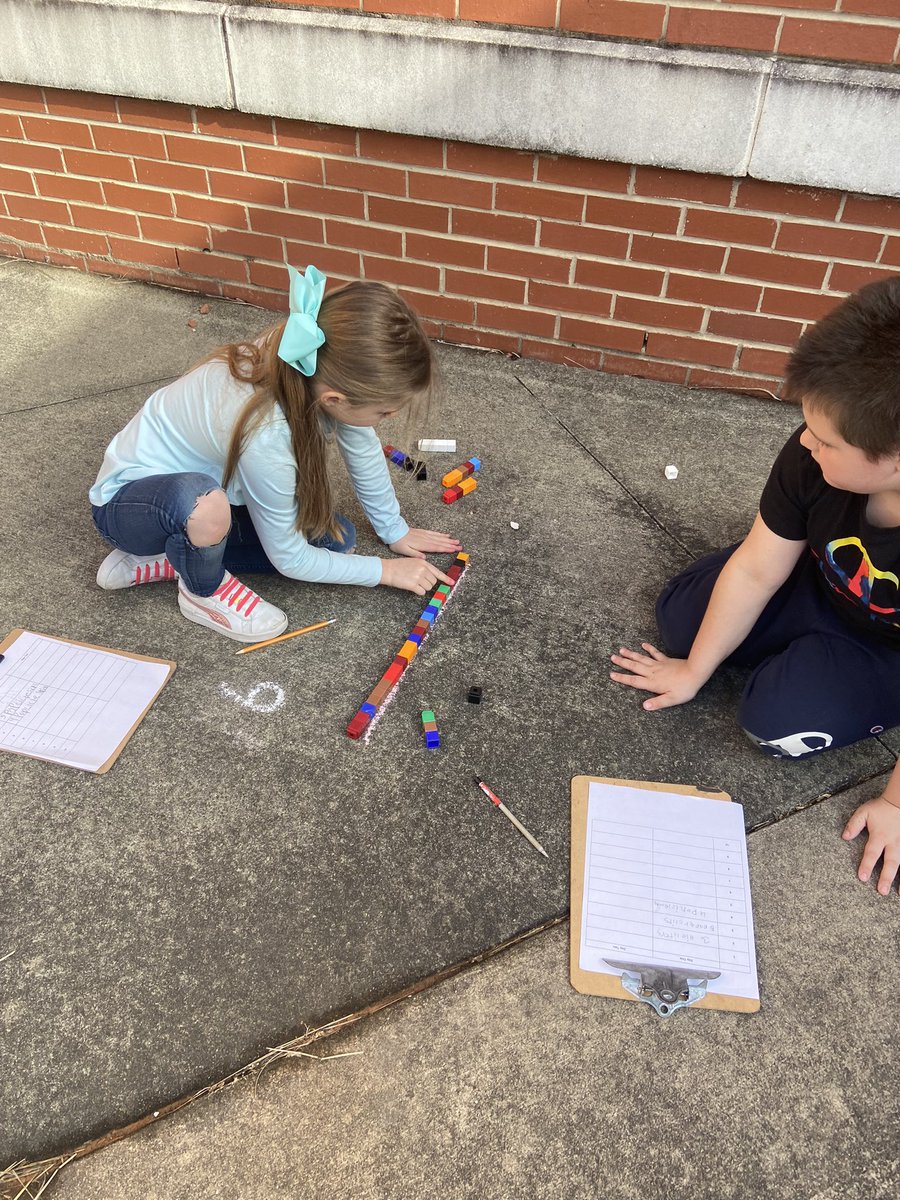 kristie_fig13's tweet image. Nonstandard measurement is no match for us! #handsonmath #multigrade @Gwoodelem