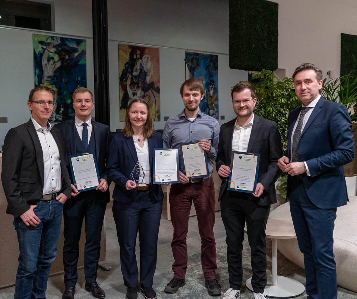bridgefield GmbH (@bridgefield) on Twitter photo Wiebke Outzen von der <a href="/OVGUpresse/">Otto-von-Guericke-Universität Magdeburg</a> gewinnt den bridgefield-Award.de für Software Engineering ! 🏆
Der Preis wurde ihr im Rahmen des Stifterabends der <a href="/HSHarz/">Hochschule Harz</a> von Staatssekretär <a href="/WuenschThomas/">Thomas Wünsch</a> übergeben.
Wir gratulieren auch allen weiteren Gewinnern ganz herzlich! 💐👏 Wiebke Outzen von der <a href="/OVGUpresse/">Otto-von-Guericke-Universität Magdeburg</a> gewinnt den bridgefield-Award.de für Software Engineering ! 🏆
Der Preis wurde ihr im Rahmen des Stifterabends der <a href="/HSHarz/">Hochschule Harz</a> von Staatssekretär <a href="/WuenschThomas/">Thomas Wünsch</a> übergeben.
Wir gratulieren auch allen weiteren Gewinnern ganz herzlich! 💐👏