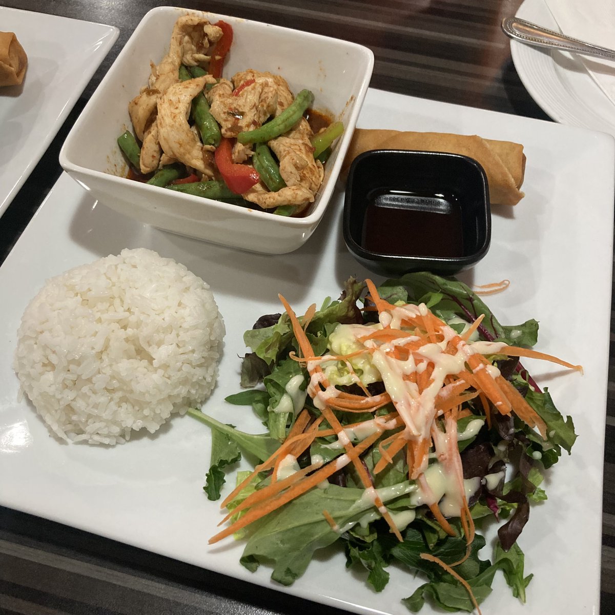 RaulerFood's tweet image. Dub Grub | Thai Food

• Pad Prik King
• Red Curry Chicken
• Mixed Green Salad, White Rice, Egg Roll and Sweet and Sour Sauce

#ExtraSpicy #Saucey